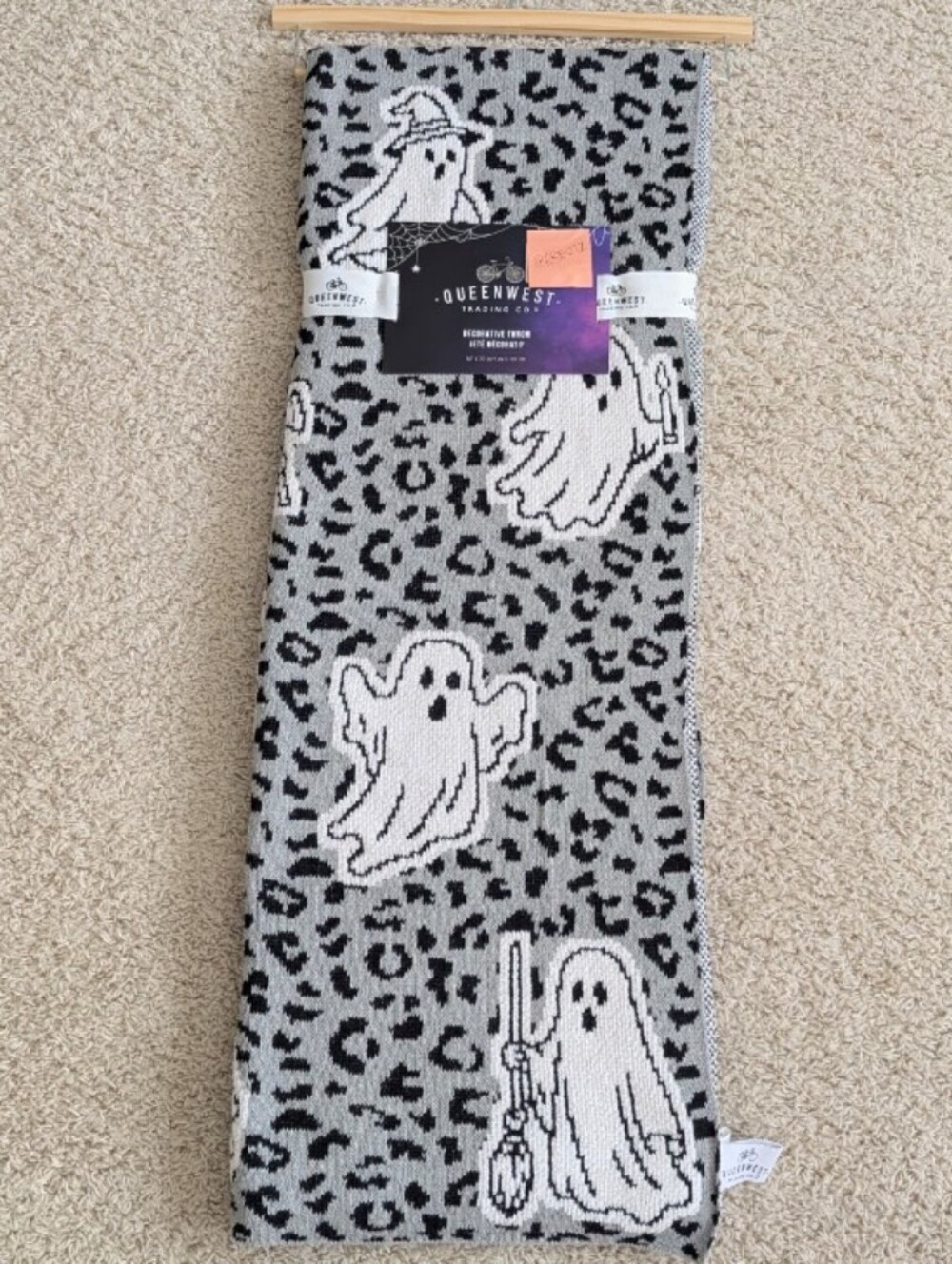 Queenwest Cozy Knit Halloween Ghost Throw Blanket with Leopard Print Backing 🐆